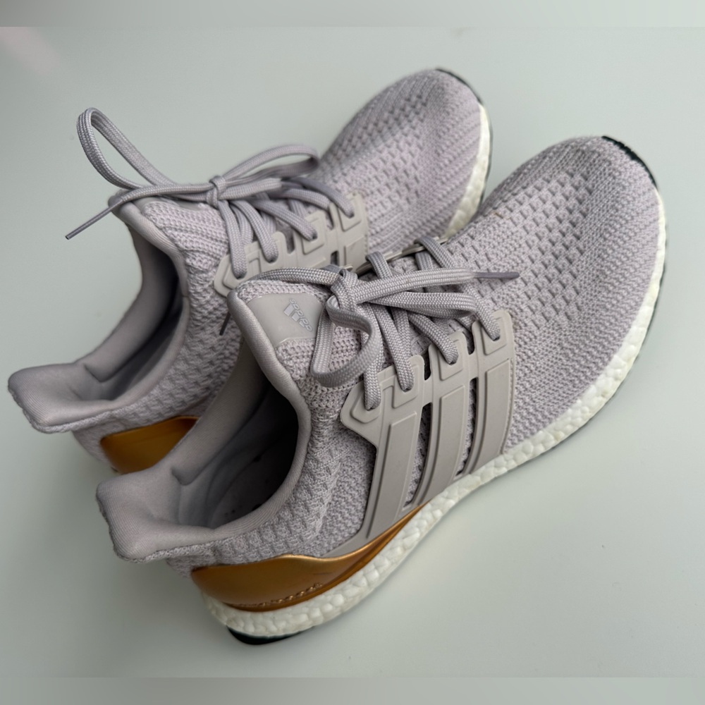 Adidas Women Ultraboost 4.0 DNA Ice Purple Gold sneaker shoes size 8.5